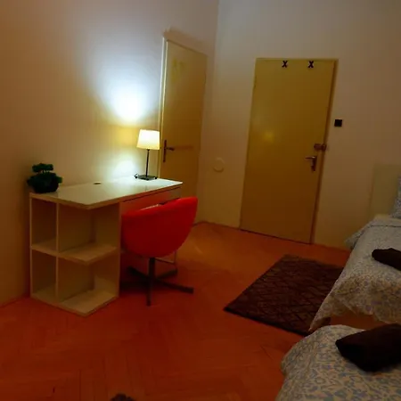 Udolni - Cerveny Kostel Hostel *