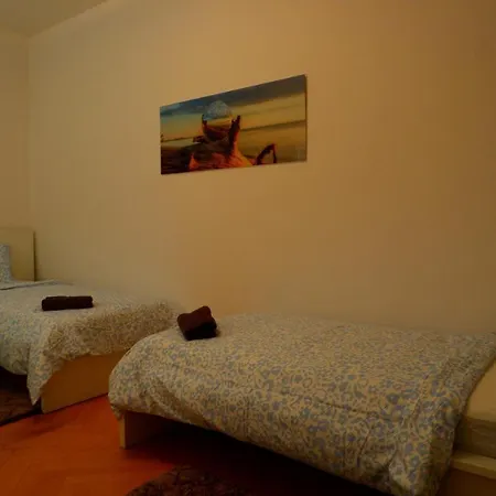Udolni - Cerveny Kostel Hostel *