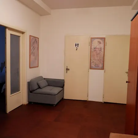 Udolni - Cerveny Kostel *