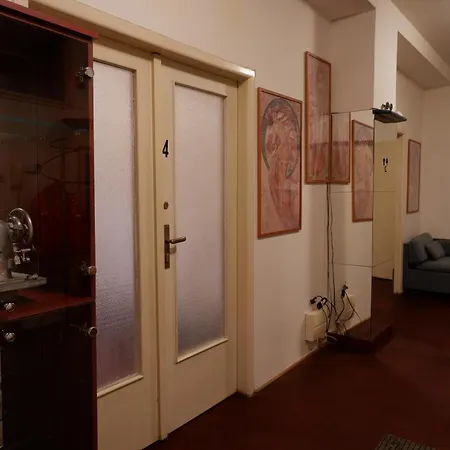 Udolni - Cerveny Kostel