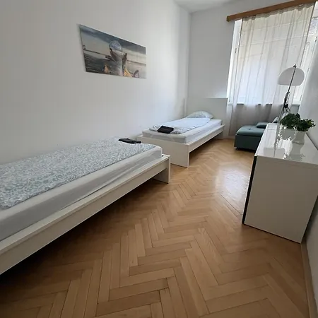 Udolni - Cerveny Kostel Ostello