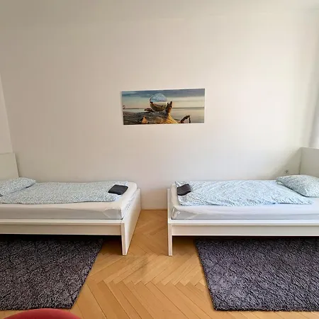 Udolni - Cerveny Kostel Auberge de jeunesse *