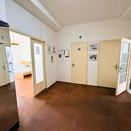 Retro Rooms Udolni - Old Town Hostel *