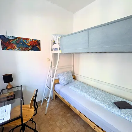 Retro Rooms Udolni - Old Town Hostel