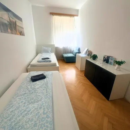Udolni - Cerveny Kostel Auberge de jeunesse Brno